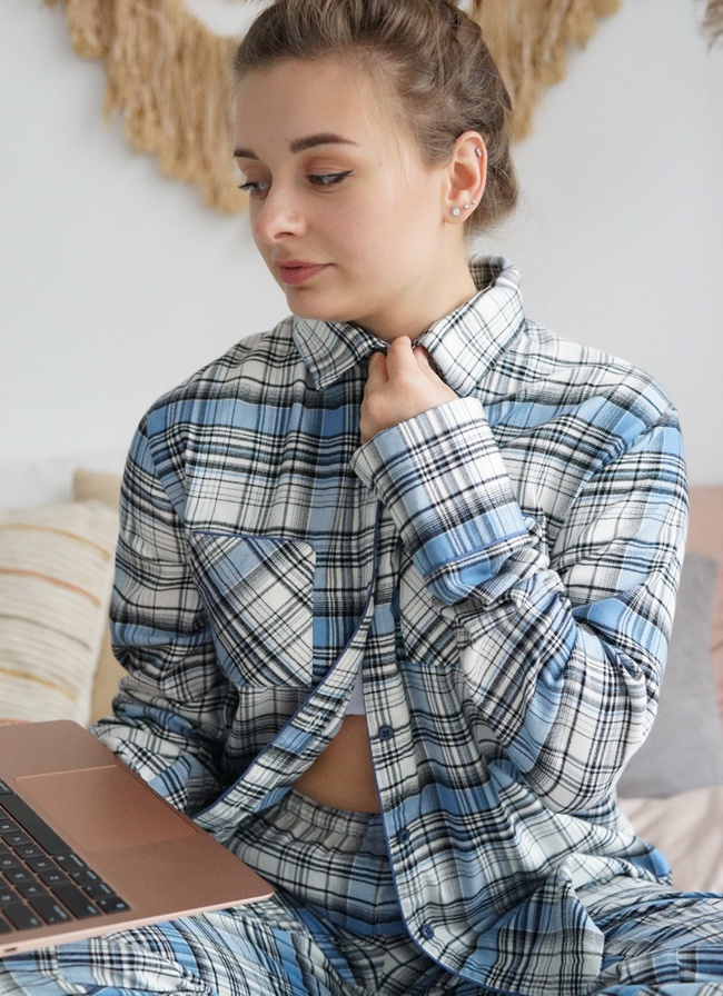 Women's pajamas made of Italian flannel in a blue-white check, home suit, One size