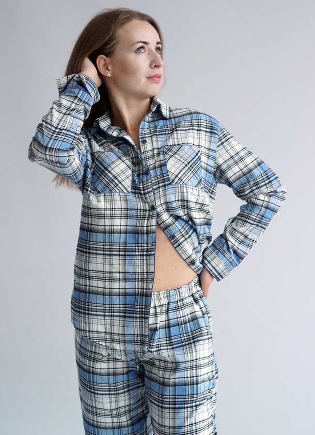 Women's pajamas made of Italian flannel in a blue-white check, home suit, One size