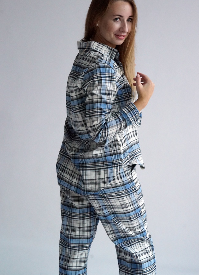 Women's pajamas made of Italian flannel in a blue-white check, home suit, L