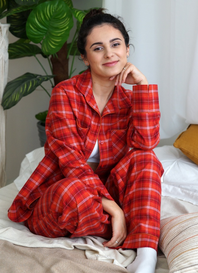 Women's pajamas warm in a pomegranate cage made of Italian flannel, home clothes, One size