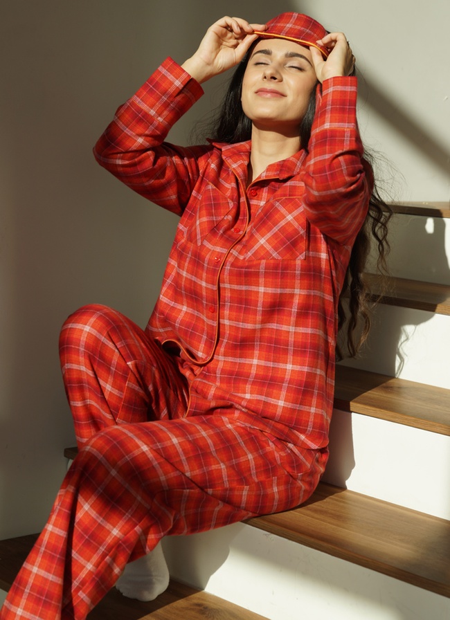 Women's pajamas warm in a pomegranate cage made of Italian flannel, home clothes, One size