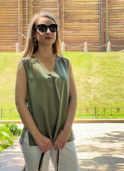 Olive blouse with V-neckline, universal style, M