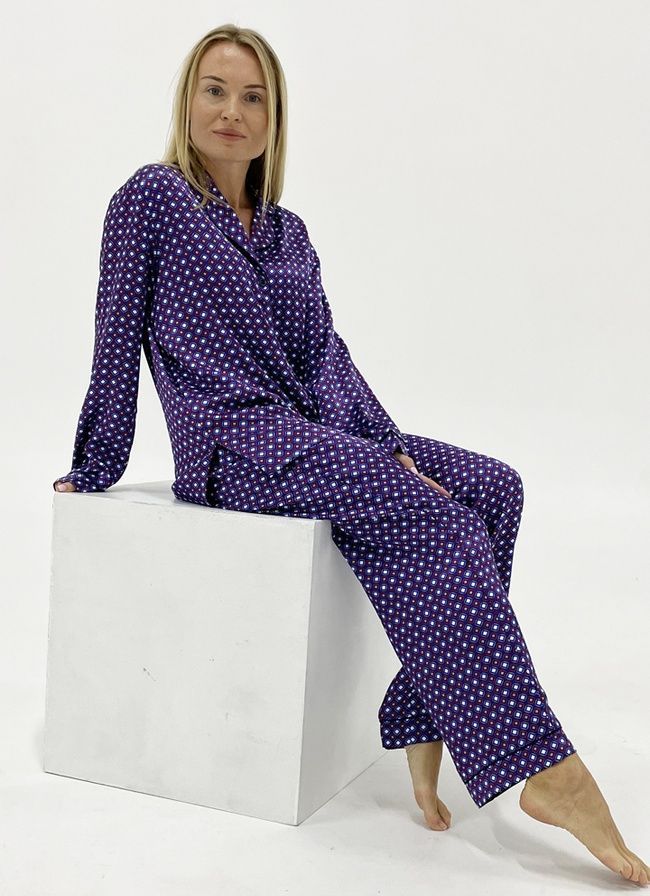 Pajama-style suit with purple diamond print edging, S