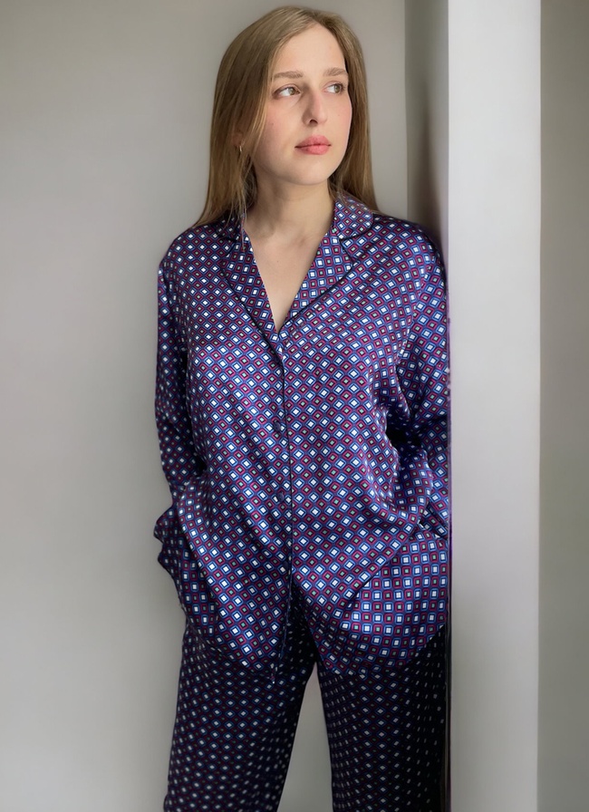 Pajama-style suit with purple diamond print edging, S